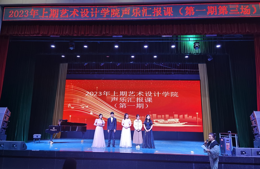 教师点评照片.jpg