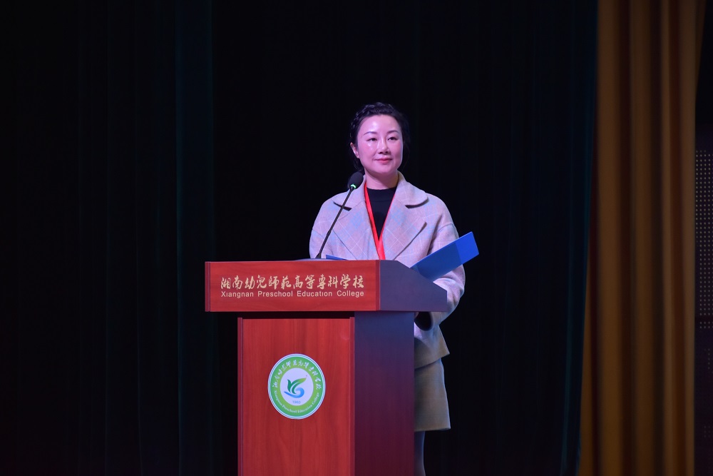 校团委书记谢君致词.jpg