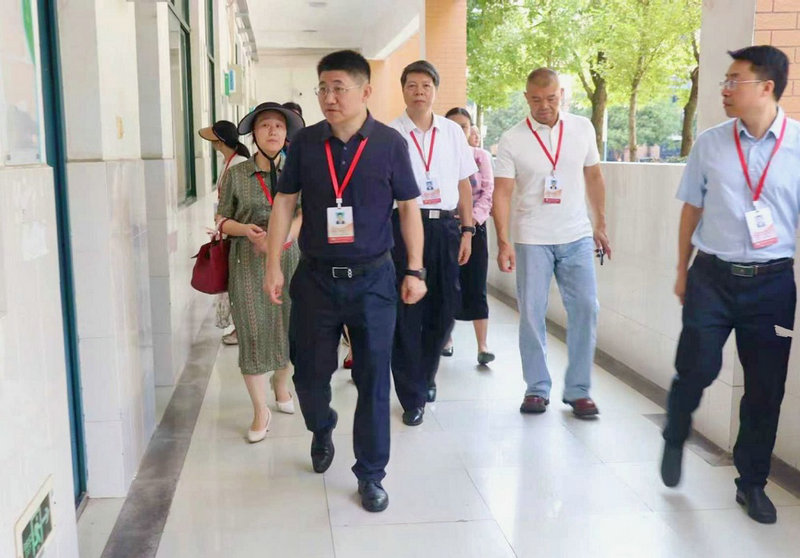 开学第一天，深入一线