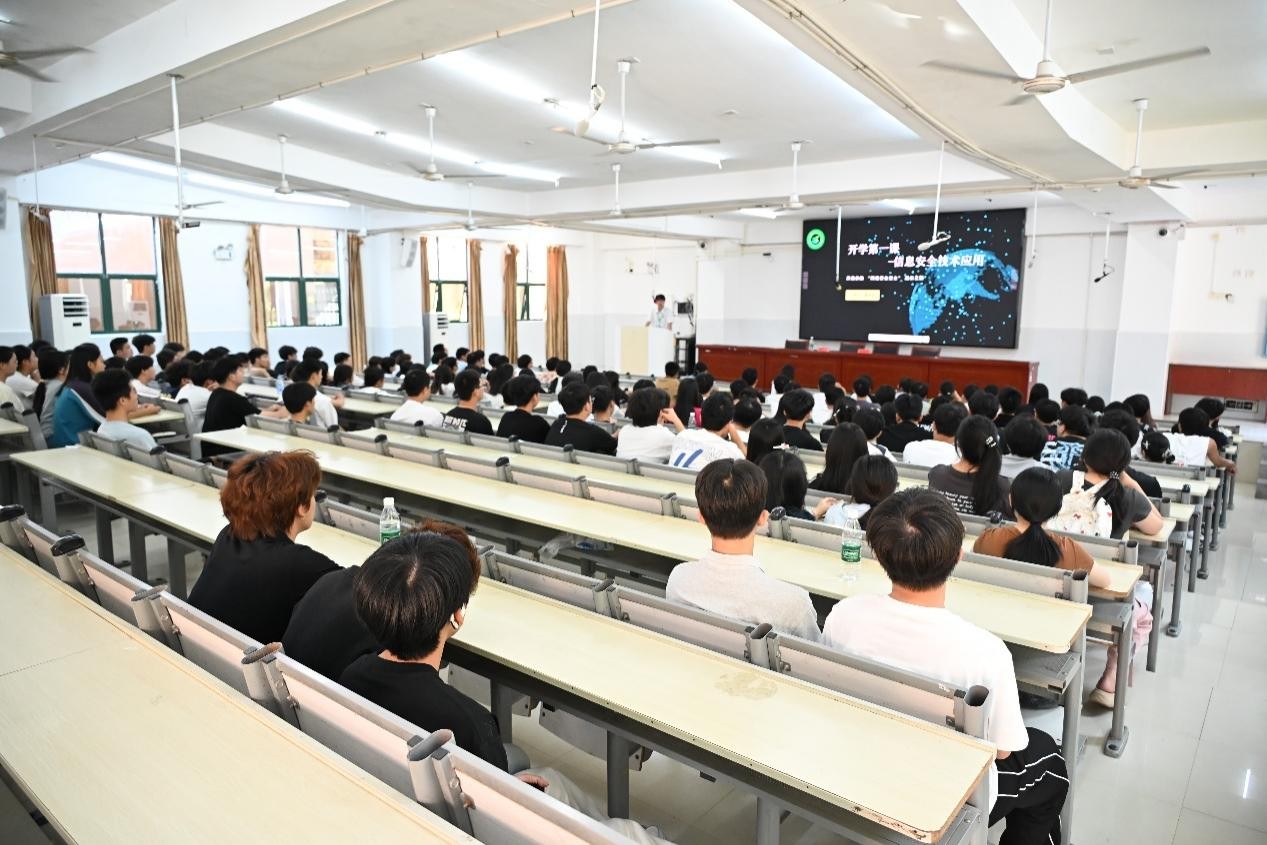 启航新程，筑梦未来 —— 小学教育学院多维并举开展2025级新生入学教育