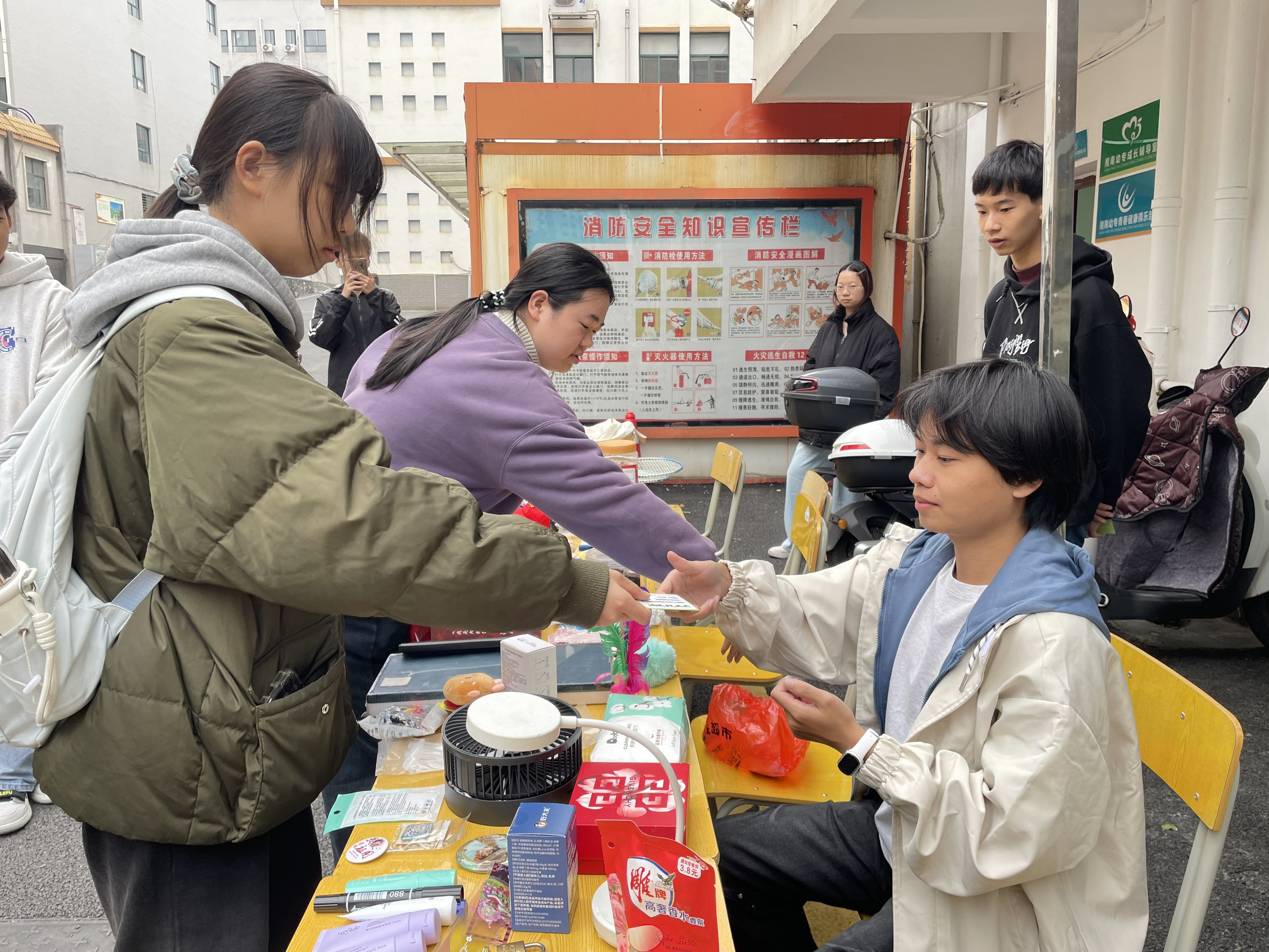 图一 活动现场图.png