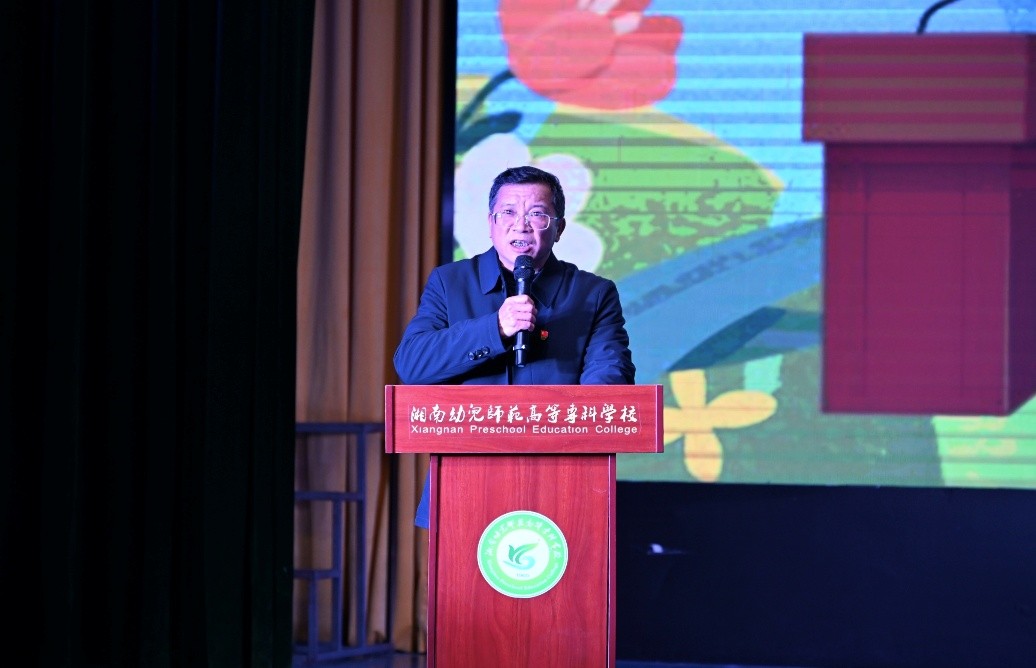 蔡书记 er.jpg 蔡书记 er.jpg