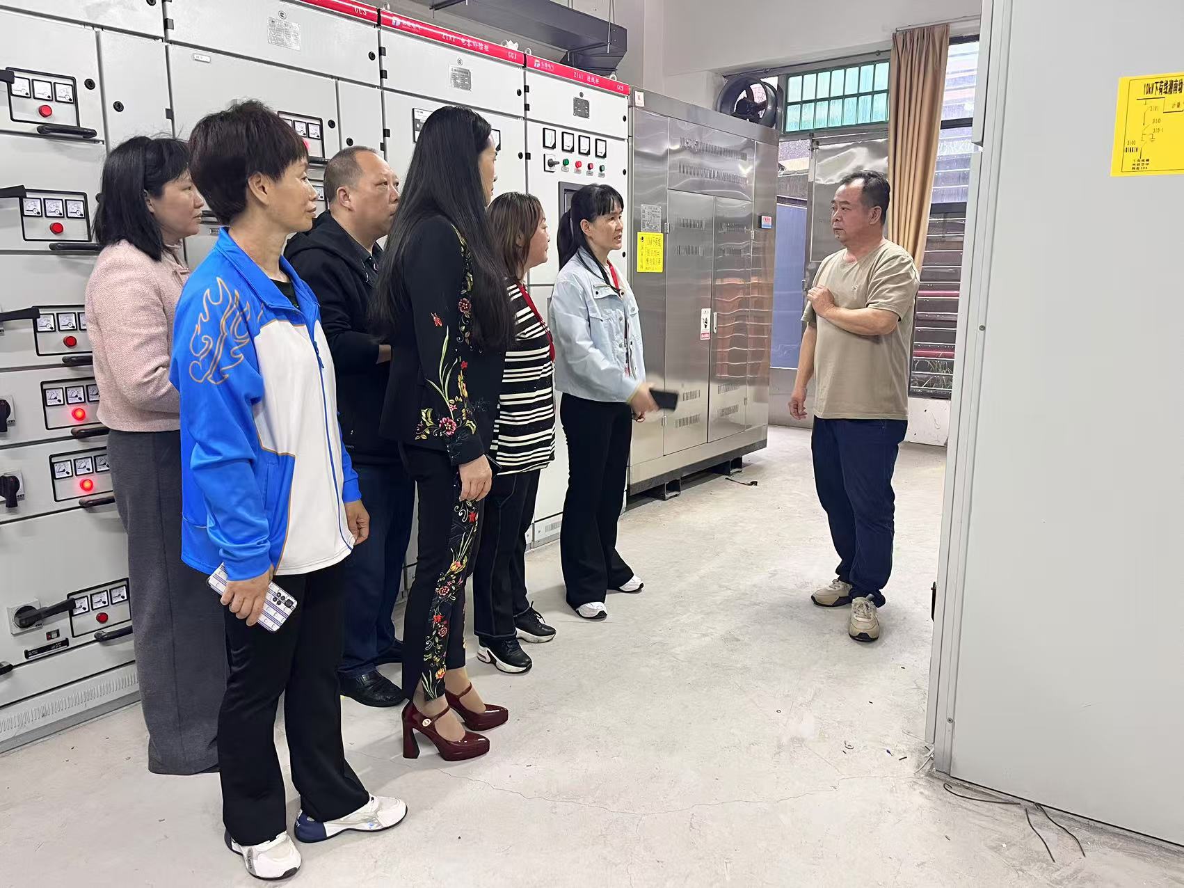图书信息中心开展全员用电安全培训